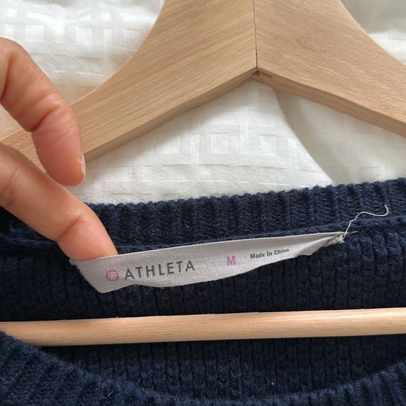 Athleta Borealis Wool Blend knit Sweater pullover in Navy Blue size Medium - Picture 8 of 11